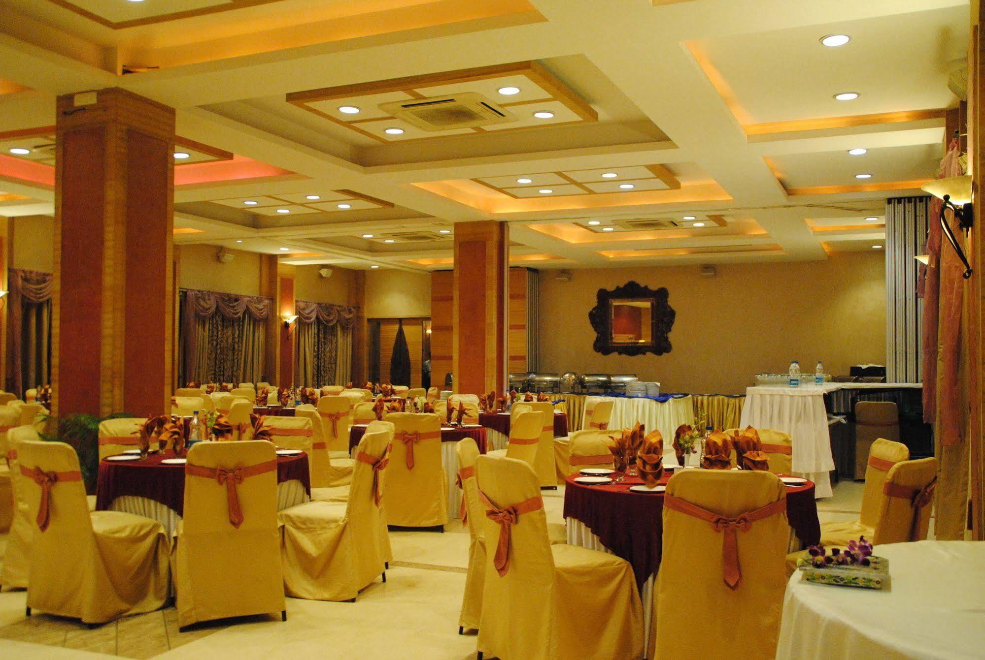 Goldfinch Hotel Мумбаї Екстер'єр фото